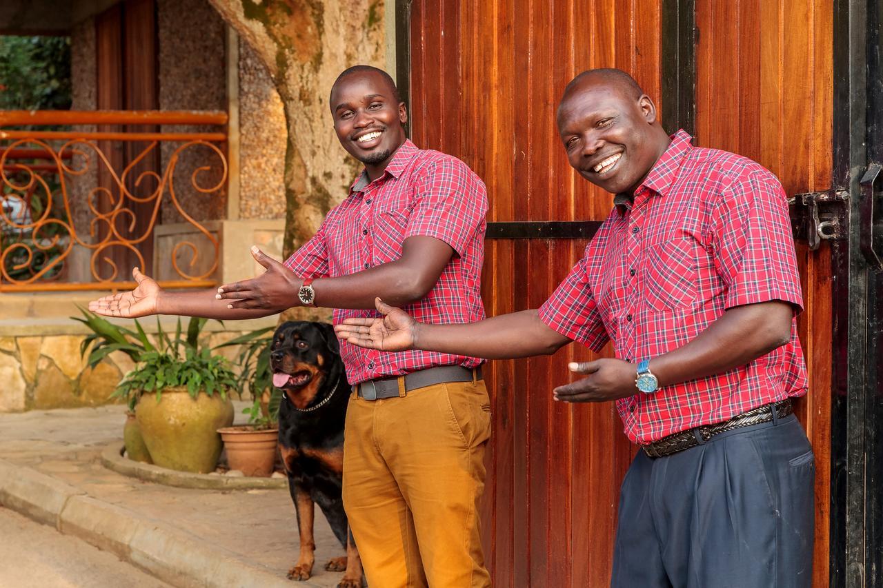 Airport Guesthouse Entebbe Exterior foto