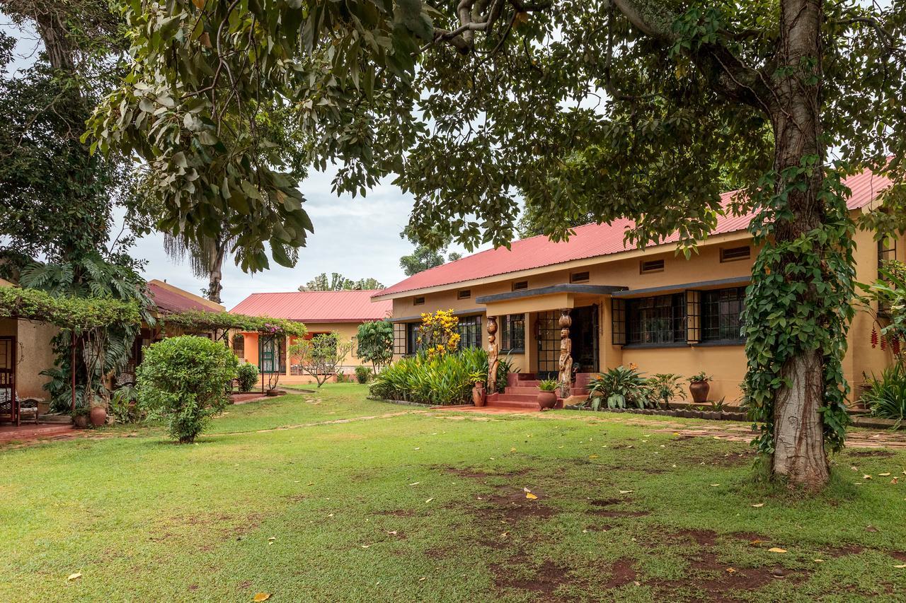 Airport Guesthouse Entebbe Exterior foto